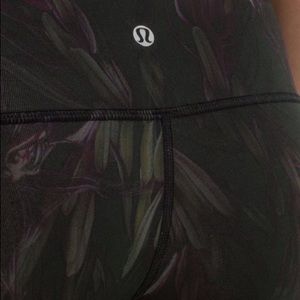Lululemon Wunder Under Leggings Size 8